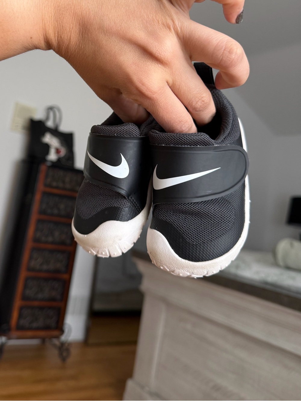 Nike Swoosh Sneakers sz 5c